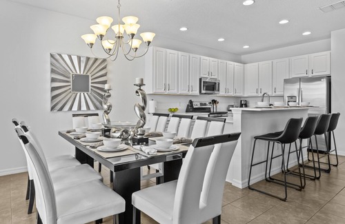 Davenport Villa | Luxury 6 Bed/5 bath Home on Award Winning Gated Golf Community, near Disney.