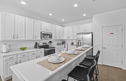 Davenport Villa | Luxury 6 Bed/5 bath Home on Award Winning Gated Golf Community, near Disney.