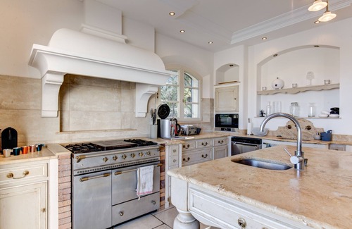 Plaine de la Brague Villa | Luxury 6 bedroom villa, heated pool, in the heart of Antibes, amazing sea views!