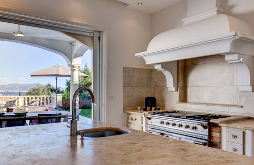 Plaine de la Brague Villa | Luxury 6 bedroom villa, heated pool, in the heart of Antibes, amazing sea views!