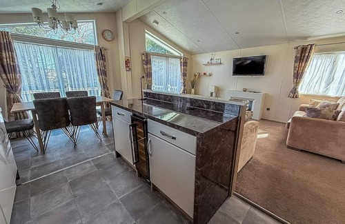 Hopton Cabin | Luxury 6 berth lodge with WiFi at Broadland Sands in Suffolk ref 20011CV