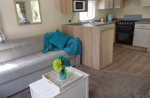 Skegness Ski Chalet | Luxury 6 Birth Caravan with Hot Tub in Skegness