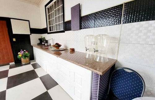 Eastwood Park Villa | Luxury 6BR Central In Halfway Tree @Kingston Manor