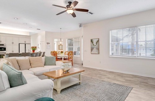 Siesta Key House | Luxury 6BR Retreat with Beach Access