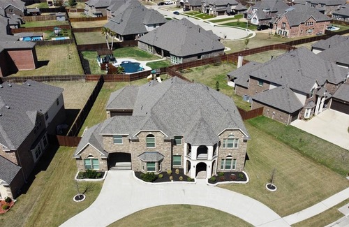 Mansfield House | Luxury 7 Bedroom Mansion With Movie Theater and Game Room