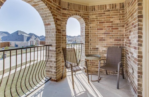 Mansfield House | Luxury 7 Bedroom Mansion With Movie Theater and Game Room