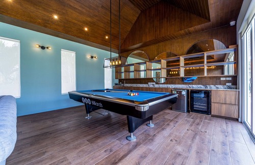 Hua Hin Villa | Luxury 7 Bedroom Pool Villa - WL67