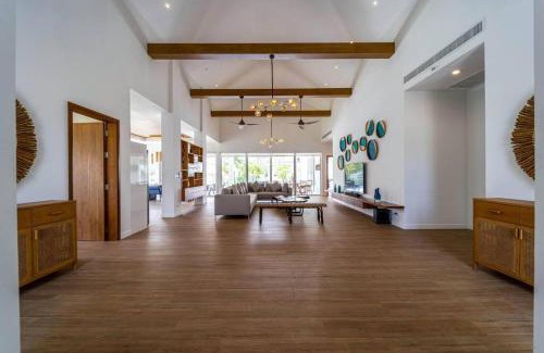 Hua Hin Villa | Luxury 7 Bedroom Pool Villa WL67