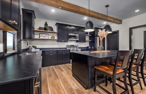 Kimberling City House | Luxury 7BED Lakefront Lodge 4- FREE Resort Amenities-Pool/Hot Tubs - PERFECT FOR LARGE FAMILY