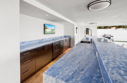 Venetian Islands Villa | Luxury 8BR Waterfront Villa w/Pool & Skyline Views