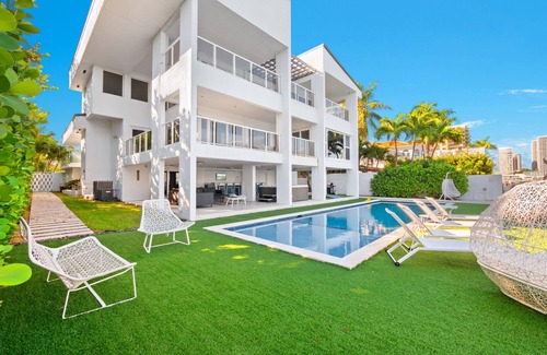 Venetian Islands Villa | Luxury 8BR Waterfront Villa w/Pool & Skyline Views