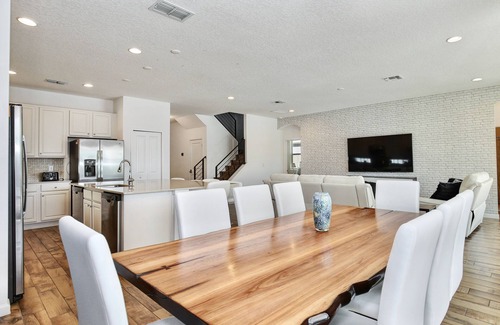 Indian Point House | Luxury 9 bed 7 bath pool home17 minutes to Disney