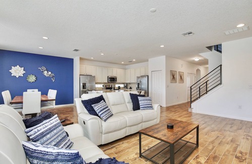 Indian Point House | Luxury 9 bed 7 bath pool home17 minutes to Disney