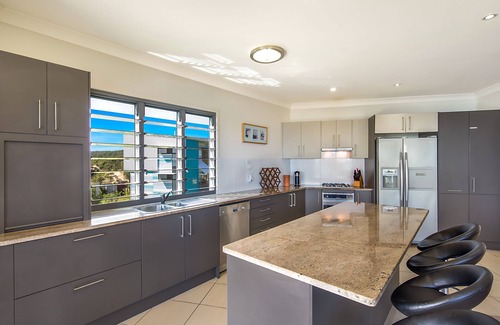 Brisbane Waterfront House | Luxury accommodation in comfort for up to 17 guests