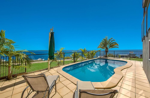 Brisbane Waterfront House | Luxury accommodation in comfort for up to 17 guests
