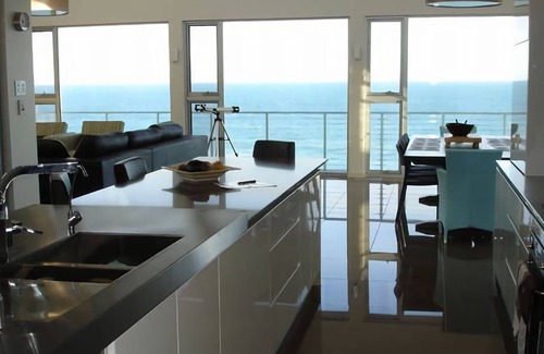 Port Elliot House | Luxury Accommodation with Breathtaking Sea Views