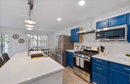 S Y Jackson House | Luxury Adobe Townhouse w/Complimentary Breakfast