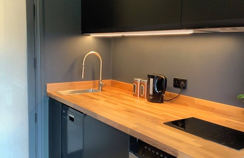 Haringey Apartment | Luxury Alexandra Palace Private Guest Suite