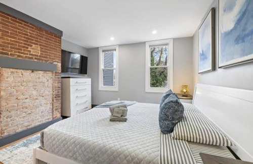 The Heights Apartment | Luxury and Chic 2BR 2BA Apt Mins to NYC and Hoboken