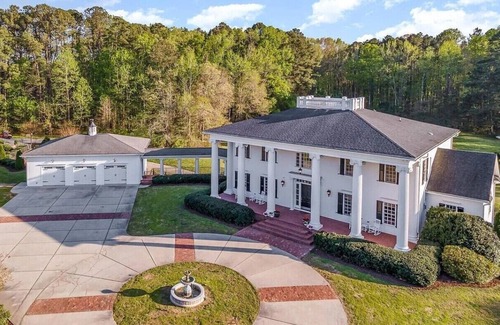 Blands House | Luxury and Comfort at Realty Rhythm’s Exclusive 14-Bedroom Estate in Durham, NC