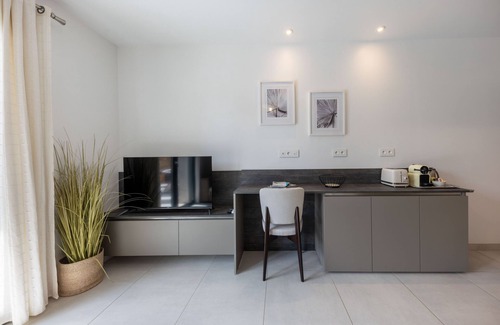 Roquefort-les-Pins Apartment | Luxury apartment, private spa & heated pool