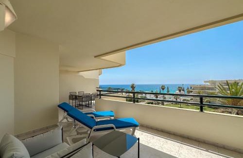 Gale Apartment | Luxury Apart wStunning Sea Views, Walk Beach