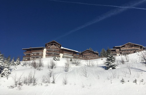 Bisanne 1500 Apartment | Luxury apartment at the foot of the slopes-swimming pool-garage