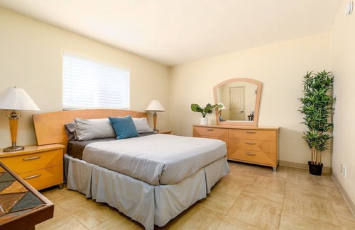 Coral Heights House | ⚡️⚡️Luxury Apartment 1 Mi From The Beach, Perfect Getaway⚡️⚡️