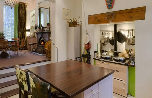 South Richmond House | Luxury Apartment 6 Guests Wifi