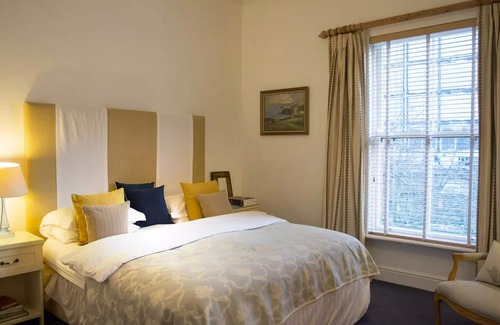 South Richmond House | Luxury Apartment 6 Guests Wifi