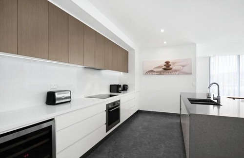 Caves Beach Apartment | Luxury Apartment Caves Beach 4 Bed WiFi & Parking