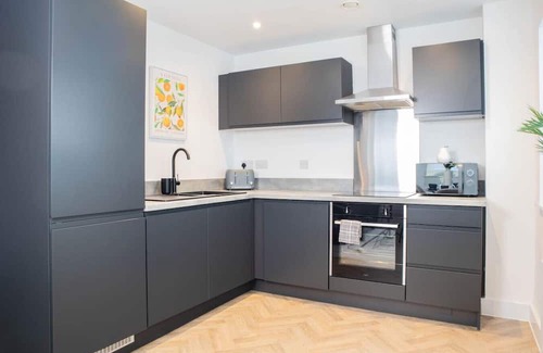 Waterloo Apartment | Luxury Apartment | FREE PARKING | Sleeps 5