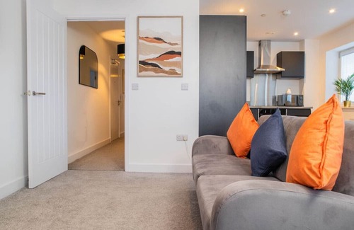 Waterloo Apartment | Luxury Apartment | FREE PARKING | Sleeps 5