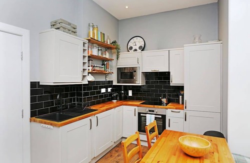 Bonnington Apartment | Luxury Apartment Near Royal Botanic Garden