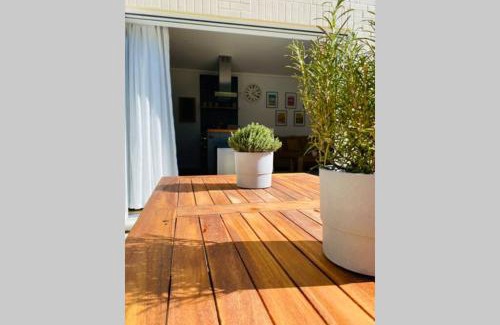 Eaton Apartment | Luxury Apartment-Golden Triangle, Parking & Garden