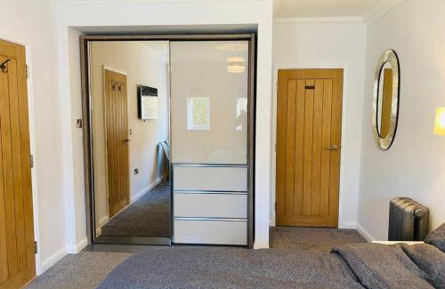 Eaton Apartment | Luxury Apartment-Golden Triangle, Parking & Garden