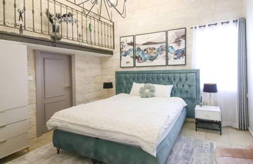 Mahane Israel Apartment | Luxury Apartment