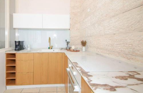 Mahane Israel Apartment | Luxury Apartment