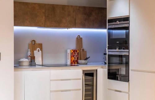 Vauxhall Apartment | Luxury apartment in central London with private balcony