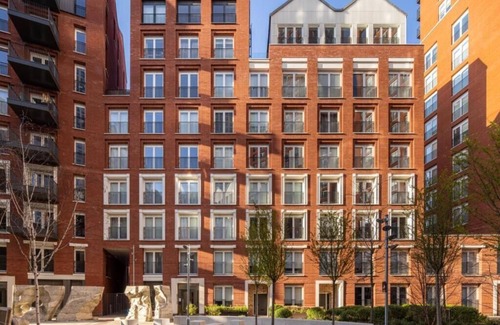 Vauxhall Apartment | Luxury apartment in central London with private balcony