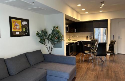 Little Armenia Apartment | LUXURY APARTMENT IN HOLLYWOOD