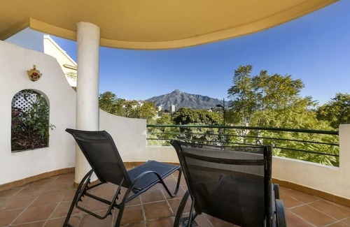 Nueva Andalucia Apartment | Luxury Apartment in Superb Location - with WiFi and Satellite TV