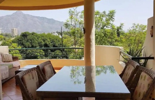 Nueva Andalucia Apartment | Luxury Apartment in Superb Location - with WiFi and Satellite TV