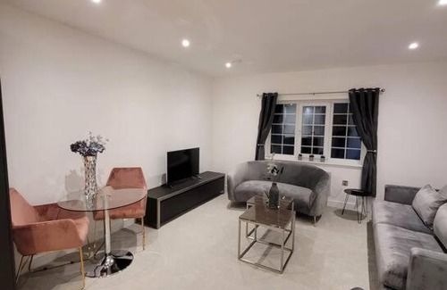 Wainscot House | Luxury Apartment In The Center Of Rochester