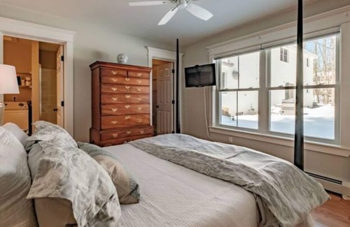 Cumberland Foreside House | Luxury apartment in Exclusive Waterfront Neighborhood