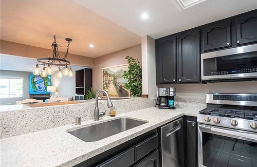 Warner Center Apartment | Luxury apartment in woodland hills