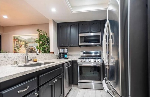Warner Center Apartment | Luxury apartment in woodland hills