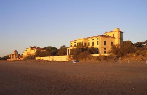 Donoratico Apartment | Luxury apartment inside beachfront villa