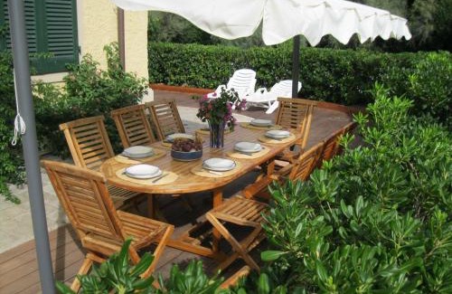 Donoratico Apartment | Luxury apartment inside beachfront villa
