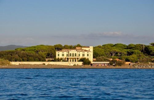Donoratico Apartment | Luxury apartment inside beachfront villa